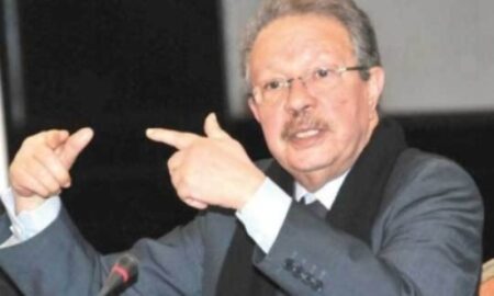 “سائق مصاب” يقود المندوب السامي للتخطيط رفقة أسرته إلى الحجر الصحي. المندوب السامي