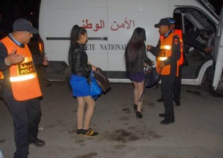 عااجل بأكادير: هذا ما تعرض له سائح أجنبي وجد نفسه محاصرا من طرف فتاتين داخل سيارة معطيات جديدة ومثيرة