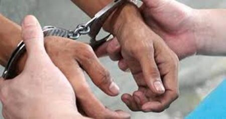 توقيف أجنبي بالشاطئ وبحوزته صورا فوتوغرافية تتضمن مشاهد خليعة لأطفال قاصرين، والتحقيق قد يفجر مفاجآت غير متوقعة. توقيف أجنبي بالشاطئ وبحوزته صورا فوتوغرافية تتضمن مشاهد خليعة لأطفال قاصرين، والتحقيق قد يفجر مفاجآت غير متوقعة.