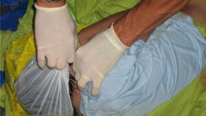 غريب: شخص يعود من الموت خلال التحضير لجنازته، و القضية تقود عناصر من الشرطة إلى القضاء.