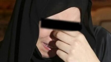 فضيحة:ضبط رجل وعشيقته المتحجبة يمارسان الجنس داخل حقل زراعي