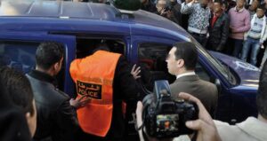 الشرطة تعتقل قاتل صديقه بعدما عمد إلى الاختفاء وسط لباس نسائي بالمحطة الطرقية.
