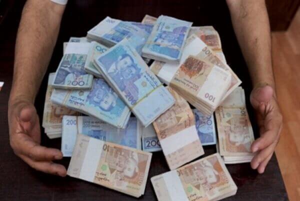 موظف بنكي يختلس 160 مليون: تفاصيل الإطاحة بـ “لص” وكالة المهدية والقنيطرة تكشف المستور