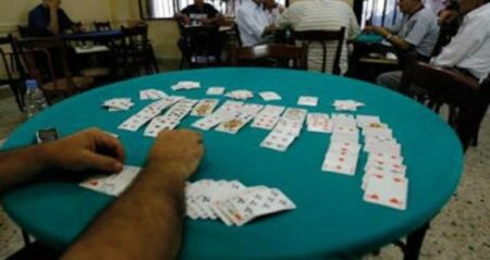 مداهمة ليلية تسقط مقهى للقمار بالسوق اليومي بأولاد تايمة