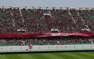 نادي حسنية أكادير يصدر قرارا بمنع تخصيص أي تذاكر لجمهور نادي الوداد الرياضي. 3 جمهور الوداد البيضاوي1