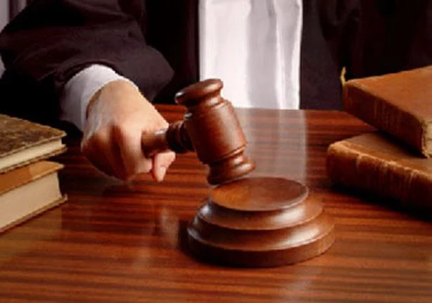 مطالب بفتح تحقيق في مدى تورط 24 مسؤولا مركزيا بوزارة التعليم مع ضم لائحة 90 رئيس قسم ورئيس مصلحة للمتابعين المطولبين للتحقيق القضائي في اختلالات البرنامج الاستعجالي. 1 أكادير