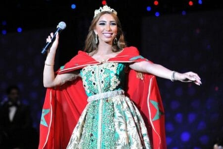 فيديو مثير: شاهد دنيا بطمة تغني بعرس رغم محنتها بسبب حمزة مون بيبي