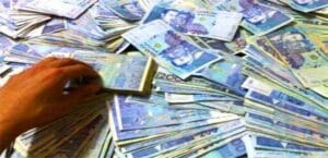 الشرطة توقع بأخطر مجرم رفقة عشيقته بتهمة تزوير الأوراق المالية وترويجها بين أصحاب الطاكسيات