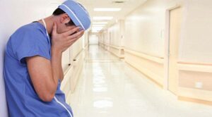 رشوة بقيمة 20 درهما تسقط ممرضين بالمستشفى في يد قضاة الرقم الأخضر للرشوة. وهذا ما وقع