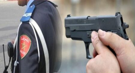الرصاص يلعلع لتوقيف شخصين هاجما رجال الشرطة بالسيوف الرصاص يلعلع لتوقيف شخصين هاجما رجال الشرطة بالسيوف
