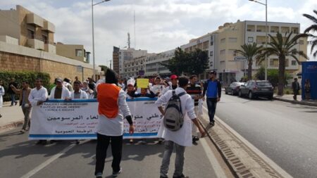 (+صور)أساتذة المستقبل بأكادير يخرجون في مسيرة جديدة للمطالبة بإلغاء المرسومين الحكوميين.
