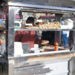 عنكبوت ينجح في الإيقاع بثعابين في شباكه
