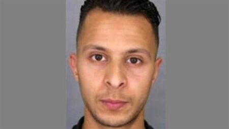 المغربي صلاح عبد السلام المطلوب الأول في أوروبا شوهد اليوم بمحطة للقطار