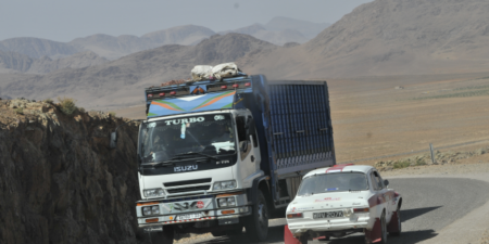العثور على جثة سائق عشريني متفحمة داخل شاحنته في ظروف غامضة