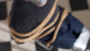 البحث عن عصابة خطفت رجل أعمال معروف و سلبته مبلغ 70 مليون بعد تعذيبه 8 634 440082173