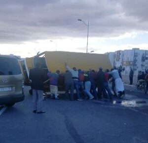 عاااجل(بالصور):حادثة خطيرة لسيارة للنقل المدرسي بأكادير، ومديرة المؤسسة تنفي وقوع ضحايا. 8 IMG 7925