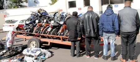 الشرطة القضائية بإنزكان تفكك عصابة متخصصة في سرقة الدرجات النارية وتحجز 14 دراجة مسروقة وبطائق رمادية مزورة وهذه تفاصيل العملية