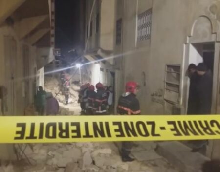 (+فيديو)عمارة مكونة من 10 عائلات تنهار بشكل مفاجىء (+فيديو)عمارة مكونة من 10 عائلات تنهار بشكل مفاجىء