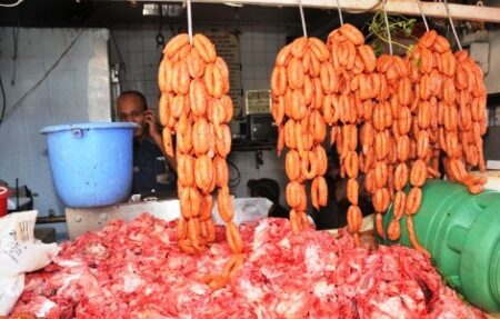 "صوصيص" باعة متجولين يكشف بيع لحوم فاسدة وارتباطات ب "داعش" وفاجعة أخرى