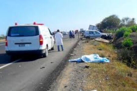 مصرع أربعة أشخاص وإصابة خمسة آخرين في حادثة سير خطيرة