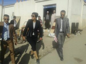 بالصور و الفيديو:الوالي العدوي تفاجئ المسؤولين والتجار بزيارة للسوق الأسبوعي بتكوين وتعليمات صارمة لتحرير الملك العمومي وتأهيل هذا الفضاء الاقتصادي 5 image 22 590x443