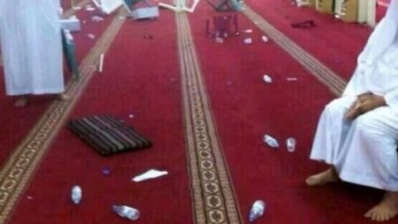 سرقة صناديق التبرعات مسجد بأكادير وزرابي تقدر بمبالغ مالية مهمة والقيمون الدينيون يتسترون عن الواقعة سرقة صناديق التبرعات مسجد بأكادير وزرابي تقدر بمبالغ مالية مهمة والقيمون الدينيون يتسترون عن الواقعة