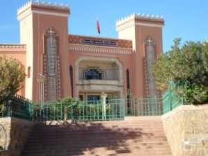 مواطنة بزاكورة تشتكي من شطط "مقدم" واتهامه لها بجلب النسوة لممارسة الدعارة مع موظفين داخل مقهى 5 عمالة زاكورة