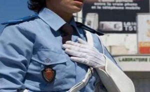 المحكمة تنظر غدا في قضية الشرطية التي باعت مجوهرات فتاة معتقلة لرتق بكارتها 7 1459452323