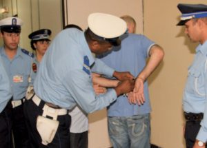 عااجل:حجز هواتف ذكية بقيمة أزيد من 18 مليون بمطار أكادير لدى عراقي 6 151227081643