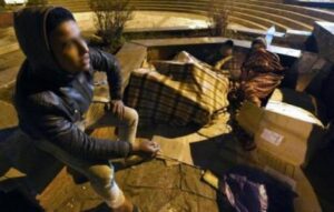 سقوط عصابة "مشردين"من بينهم فتاة كانت تستدرج ضحاياها بهذه الطريقة 1 63 174922599