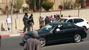 (عااجل بالصور)أفارقة يحولون شارعا بأكادير إلى ساحة حرب 9 IMG 20160314 WA0003