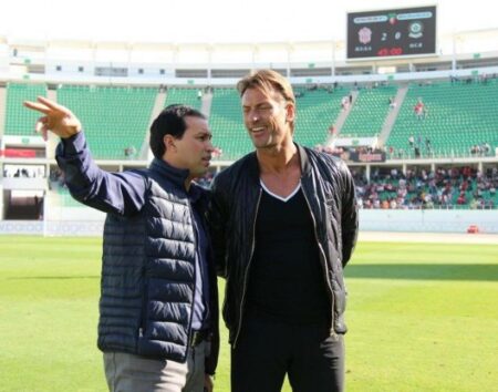 مدرب المنتخب الوطني يظهر بشكل مفاجىء بملعب أكادير