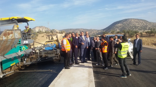 بالصور:الوزير الرباح يتفقد بأكادير ورش الطريق السريع المداري لوحدة التهيئة السياحية تغازوت وقنطرة وادي تامراغت 4 ?