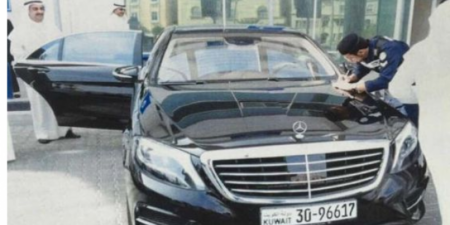 مثير وبالصورة:شرطي مرور يحرر مخالفة لسيارة وزير التجارة والصناعة