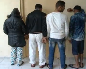 سرقة أغراض مسؤول قضائي تحت التهديد تقود إلى اعتقال عصابة إجرامية تتزعمها فتاة 8 1366962301
