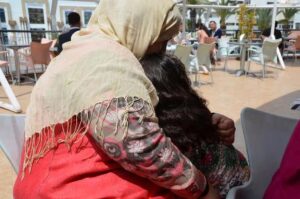 (+صورة الضحية ووالدتها)فرار أب داوم على مضاجعة صغيرته بإنزكان وهذه تفاصيل القضية 1 PA