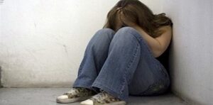 شخص طلق زوجته واتخذ من ابنته عشيقة له 3 fille violee