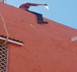 (+صورة وفيديو)أربعيني يحاول الانتحار بالقفز من سطح ولاية العيون بسبب فصله من العمل 8 image 1
