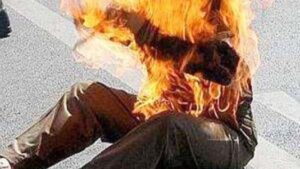 سائق طاكسي يقدم على الانتحار بسبب علاقة غرامية فاشلة وهذه هي الأسباب 11 immolation