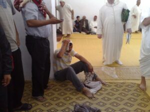 شاب يعتدى بشكل عنيف على خمسيني داخل مسجد 9 mosquecasa1