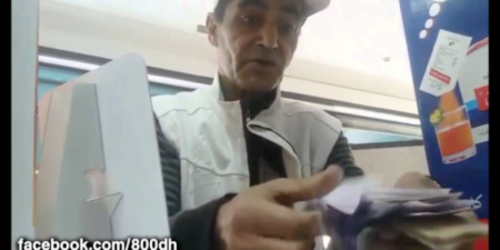 (+فيديو) وأخيرا ''نصاب مول 800 درهم'' الذي ظهر بأكادير وإنزكان وطنجة يسقط في يدي الأمن بعدما حاول سرقة حقيبة موظفة داخل المقاطعة وهذه هي التفاصيل
