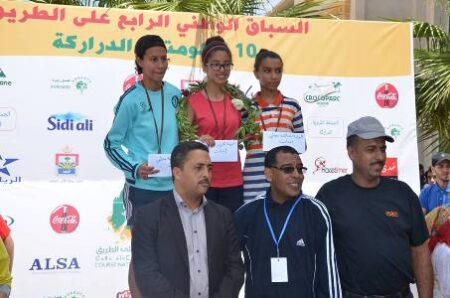 جواد تكان وكلثوم بوعسرية يفوزان بالسباق الوطني 10 كلم لدراركة جواد تكان وكلثوم بوعسرية يفوزان بالسباق الوطني 10 كلم لدراركة