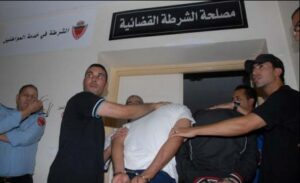 وكيل الملك يأمر باعتقال إطارين بإدارة الضرائب ضمن شبكة للتزوير  وهذه هي التفاصيل