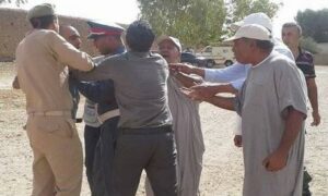 خطير:”زنزون” يفقد صوابه و يعاقب فتاة بالضرب بعد فشل محاولة اغتصابها بالقوة