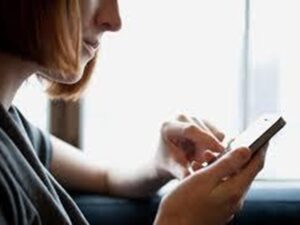 هاتفك المحمول قد يقتلك؟.. 5 نصائح لحمايتك من الموت