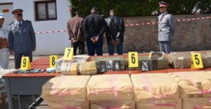 (بالصور)درك أكادير يكشف تفاصيل حجز الشاحنة المحملة بالمخدرات التي فاقت حمولتها 15 طنا مدسوسة داخل أكياس علف الدواجن