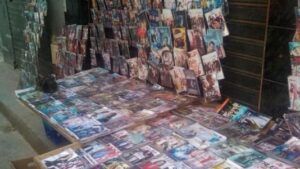 اعتقال متهم بحيازة أفلام بورنوغرافية وسجائر مهربة 10 cd 620x363