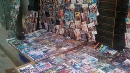 اعتقال متهم بحيازة أفلام بورنوغرافية وسجائر مهربة اعتقال متهم بحيازة أفلام بورنوغرافية وسجائر مهربة