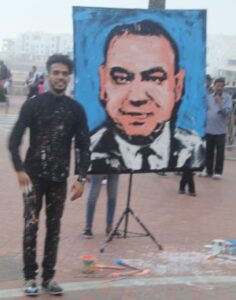 فنان شاب يرسم صورة لجلالة الملك في مهرجان فنون الأداء أبهرت المواطنين والأجانب بأكادير 1 thumbnail IMG 9804