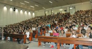 وفاة أستاذ جامعي بسكتة قلبية أمام أعين طلابه داخل المدرج